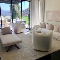 Penjualan tersebut terungkap setelah Tomer Fridman, agen properti langganan keluarga Kardashian, mempromosikan sebuah rumah di episode Real Talk IGTV. (Foto: Dok. The Society Group/People)