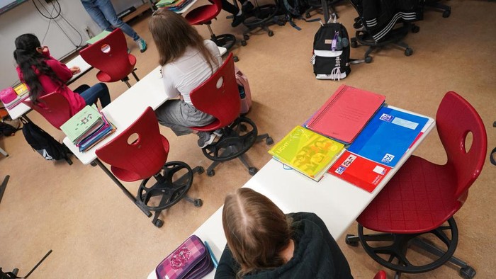 Melihat Kebijakan Sejumlah Negara Terkait Sekolah Aktif Kembali Akibat pandemi COVID-19 seluruh sekolah ditutup dan siswa harus belajar di rumah. Berikut kebijakan deretan negara tentang kapan sekolah akan dibuka kembali.