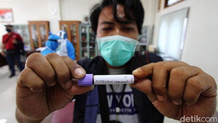 Pemerintah Kota Solo menfasilitasi Rapid Test COVID-19 kepada sejumlah wartawan. Yuk, intip foto-fotonya.