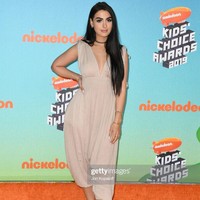 Selain YouTuber, SSSniperWolf dikenal sebagai gamer. Awalnya wanita seksi itu tertarik dengan dunia gaming setelah ayahnya membelikan Lia dan saudara-saudaranya Play Station. Ia pun mengaku dulu sering diledeki karena jadi anak perempuan yang suka main game. Foto: Instagram @sssniperwolf