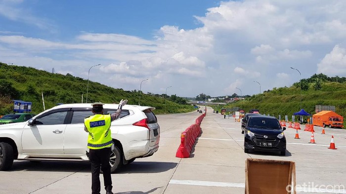 Suasana penyekatan di Tol Kalikangkung Rabu (27/5/2020)