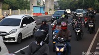 Kendaraan ramai dari arah Ciputat, Pamulang dan Bogor menuju Jakarta.