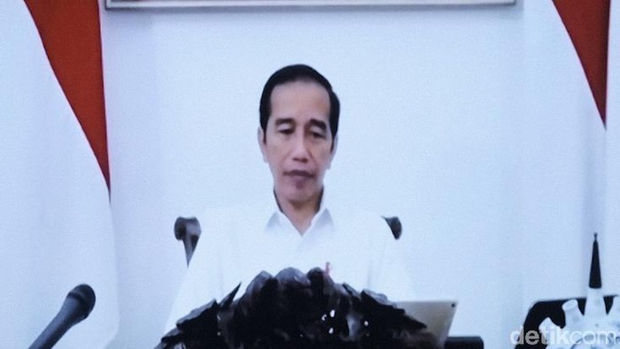Presiden Jokowi dalam rapat terbatas.