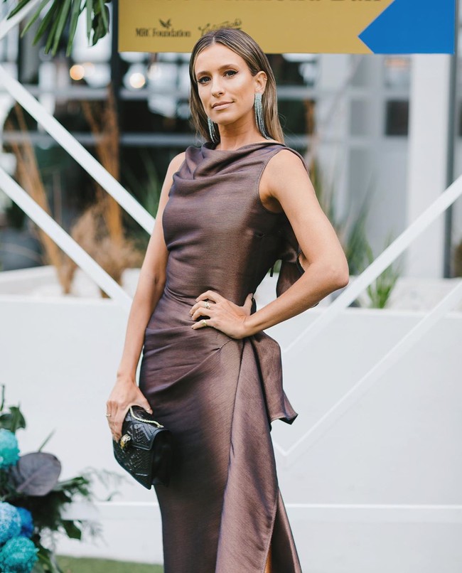 Renee Bargh merupakan presenter asal Australia yang disebut memiliki hubungan spesial dengan Brad Pitt. Pada Januari silam saat acara SAG Awards, presenter cantik itu mewawancarai Brad Pitt, dan sang aktor bahkan sempat menggodanya. Foto: Instagram