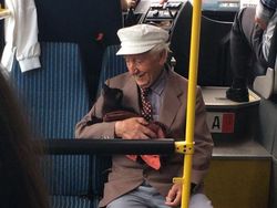 Kumpulan Foto Tatapan Hewan ke Pemiliknya Bikin Meleleh