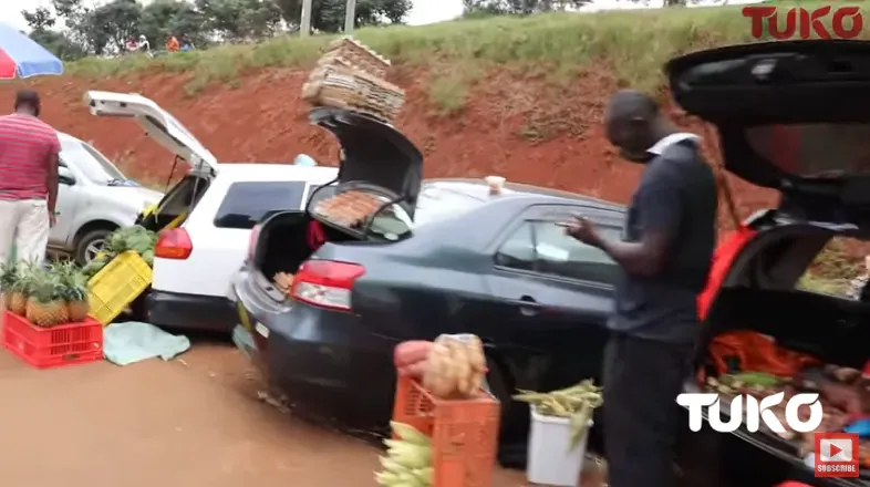 Warga Kenya ramai-ramai jualan makanan di bagasi mobil