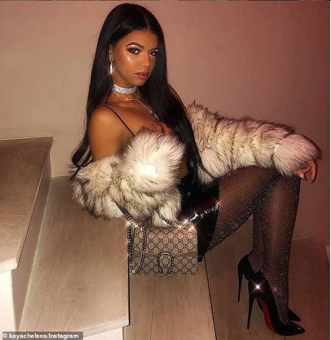 Menggunakan barang fashion mewah sudah menjadi bagian dari kehidupannya. Dalam foto ini, Kaya menggunakan tas Gucci. Foto: Instagram, 5Star