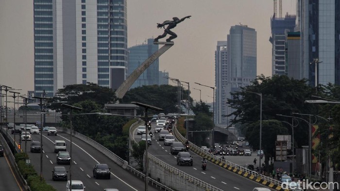 DKI Jakarta beberapa kali disinggung pemerintah sebagai provinsi yang paling memenuhi syarat untuk menerapkan tatanan kehidupan normal baru atau new normal.