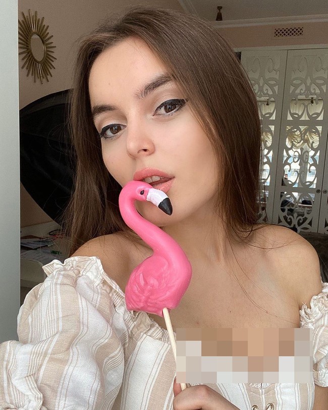 Sejak saat itu, bintang media sosial ini mengklaim mulai menerima ancaman yang mengkhawatirkan lewat DM (Direct Message). Orang-orang mengancam saya , kebanyakan dari akun palsu yang ditulis, tetapi ada juga pesan suara yang panjang, ungkap Yana. Foto: Instagram @websamka