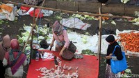 Bupati Bogor Ade Munawaroh Yasin menyatakan bahwa kedepan, Pemkab Bogor akan tetap memperketat aturan PSBB, melakukan uji pcr/swab di tempat-tempat yang berisiko tinggi (high risk) secara masif. Mengaktifkan gugus tugas di kecamatan, RT, RW untuk membiasakan masyarakat bermasker, PHBS dan physical distancing.