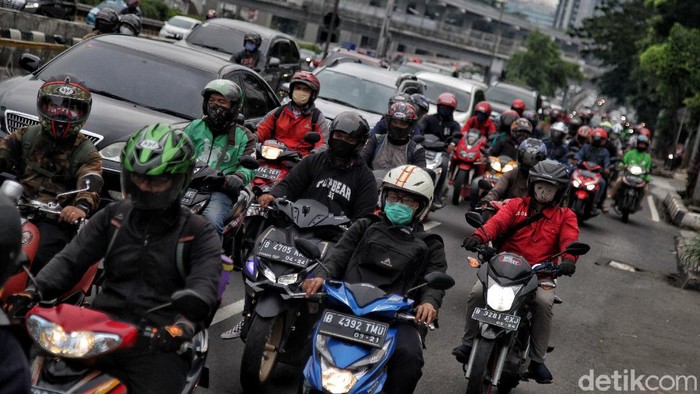 Jakarta: Mulai Ramai Menuju New Normal DKI Jakarta beberapa kali disinggung pemerintah sebagai provinsi yang paling memenuhi syarat untuk menerapkan tatanan kehidupan normal baru atau new normal.