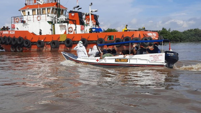 Dit Polairud Polda Sumsel mengevakuasi 9 ABK, Kamis (28/5/2020).