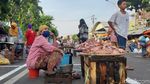 Keren! Pasar Pegirian di Surabaya Terapkan Physical Distancing