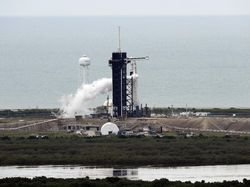 Melihat Persiapan AS Kirim Astronaut yang Harus Tertunda