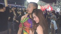 Elina pun mengaku jika dirinya tak meminta mobil mewah itu kepada sang pacar. Dok. Instagram/elinaaaaajoerg