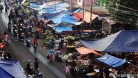 Namun di tengah pengetatan PSBB, pasar tradisional Cileungsi yang berada di wilayah Kabupaten Bogor,Jawa Barat, Kamis (28/05/2020), masih dipenuhi warga yang berbelanja.