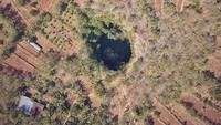 Gua ini terbentuk akibat proses geologi amblasnya tanah beserta vegetasi yang ada di atasnya ke dasar bumi yang terjadi ribuan tahun lalu. Runtuhan ini membentuk sinkhole atau sumuran yang dalam bahasa Jawa dikenal dengan istilah luweng. Istimewa/@mimeto/antarejatour.com