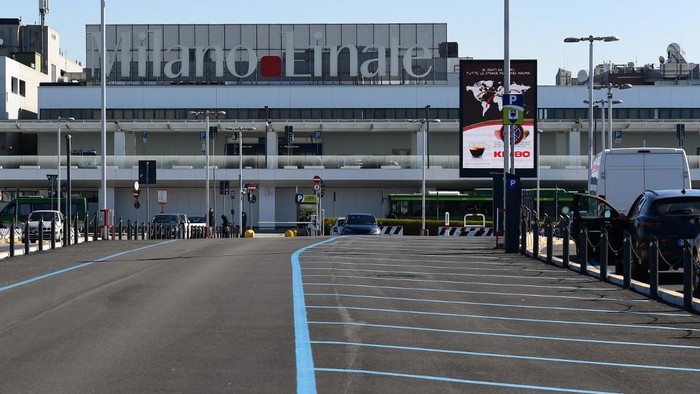 Deserted parking places are pictured at Milans Linate airport on March 11, 2020, a day after Italy imposed unprecedented national restrictions on its 60 million people Tuesday to control the deadly COVID-19 coronavirus. (Photo by Miguel MEDINA / AFP)