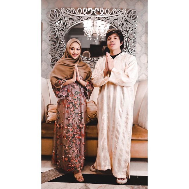 Tidak hanya merayakan lebaran bersama keluarga, Aurel Hermansyah juga terlihat ditemani oleh Atta Halilintar. Bagaimana, cocok nggak nih? Foto: Instagram @aurelie.hermansyah