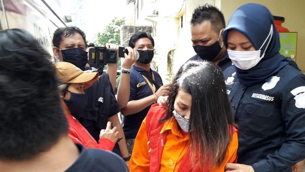 Marta Sari, tersangka penyebar hoax 'video porno artis Syahrini'