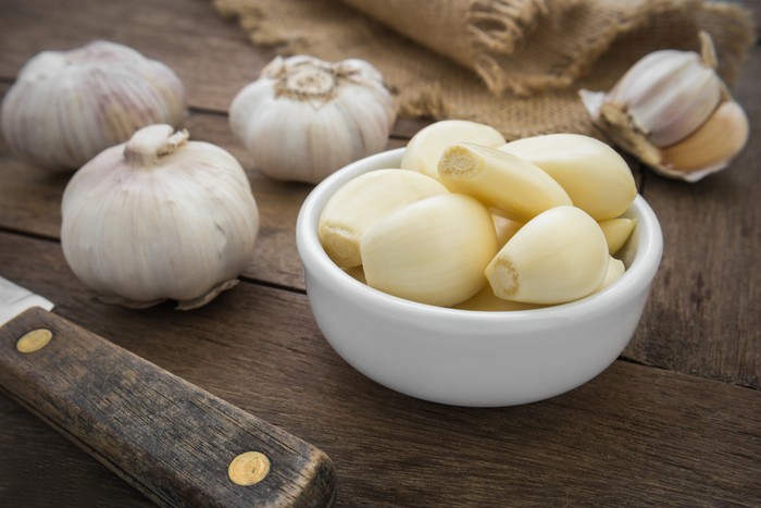 7 Manfaat Makan Bawang Putih Mentah Bisa Bikin Turun Berat Badan Lho 7 Manfaat Makan Bawang Putih Mentah Bisa Bikin Turun Berat Badan Lho