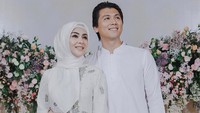 Reino pun setia menemani Syahrini menghadapi masalah tersebut. Dok. Instagram/princesssyahrini