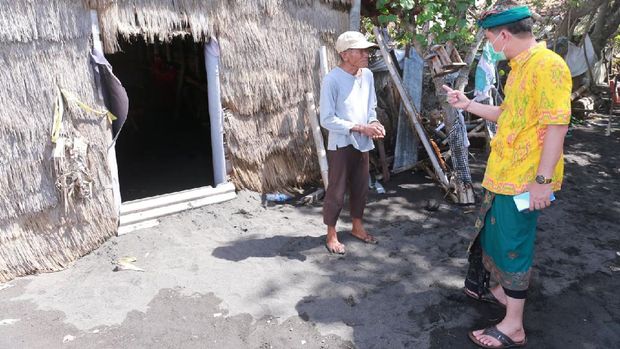 Tambak Garam di Klungkung Bali Rusak Diterjang Ombak