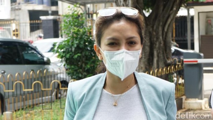Nikita Mirzani saat ditemui di Pengadilan Negeri Jakarta Selatan.