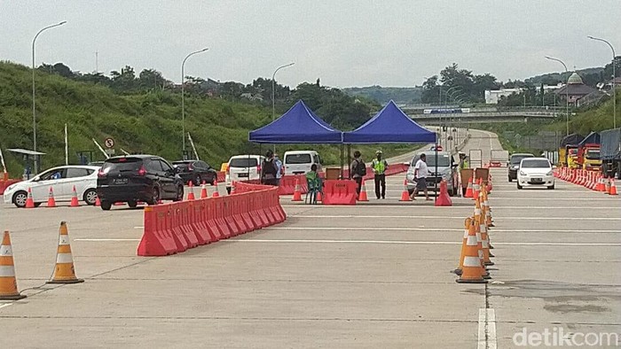 Suasana penyekatan di Tol Kalikangkung, Semarang, Kamis (28/5/2020).
