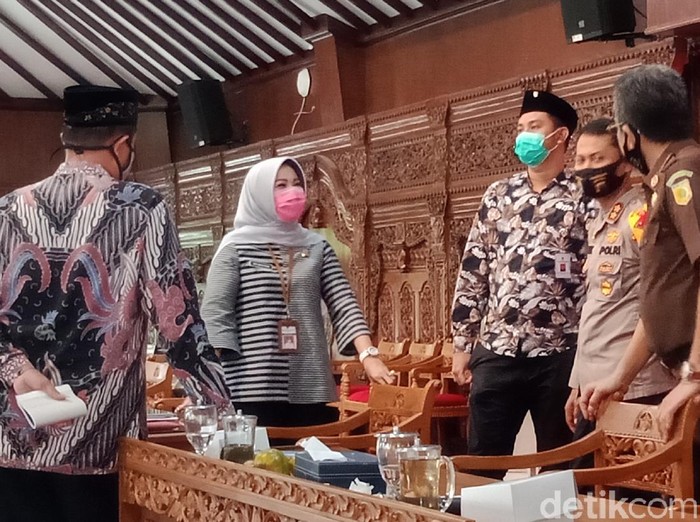 Bupati Klaten Sri Mulyani berbincang dengan Forkompinda membahas new normal, Kamis (28/5/2020).