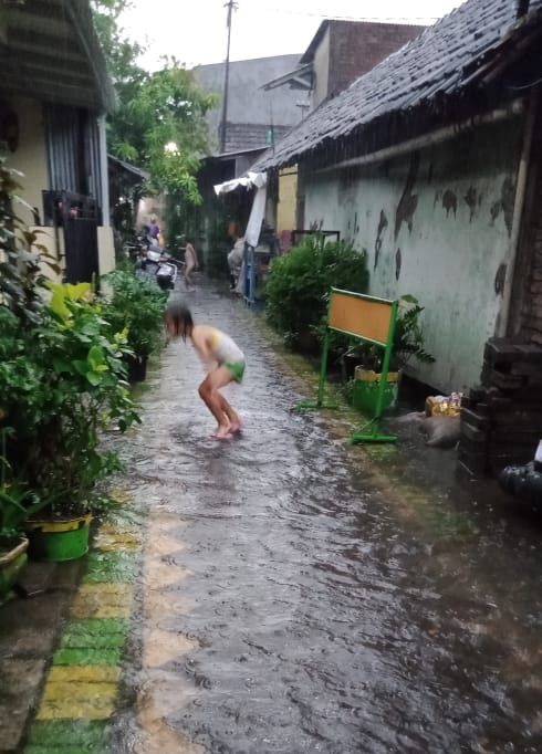 Kampung-kampung di Surabaya tergenang air/