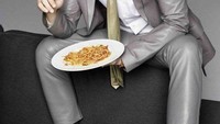 Selalu tampil maskulin dan tampan, Ji Chang Wook kerap tampil dalam photoshoot. Begini posenya bersam satu piring spaghetti bolognese. Foto: Istimewa