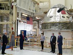 Melihat Persiapan AS Kirim Astronaut yang Harus Tertunda