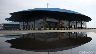 H+4 Lebaran Terminal Pulo Gebang Sepi