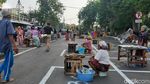 Keren! Pasar Pegirian di Surabaya Terapkan Physical Distancing