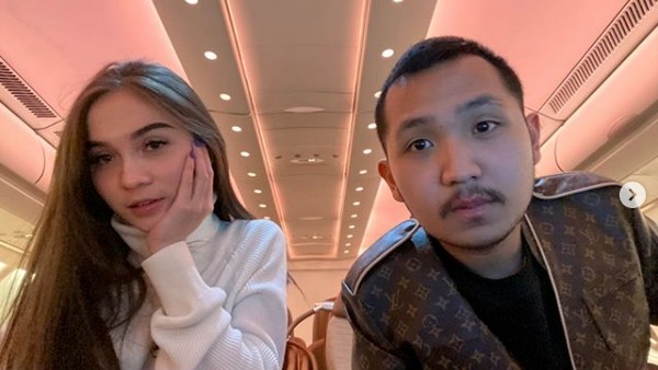 Gaya Pacaran Elina Joerg dan Kekasih, THR Mobil Mewah hingga Plesiran
