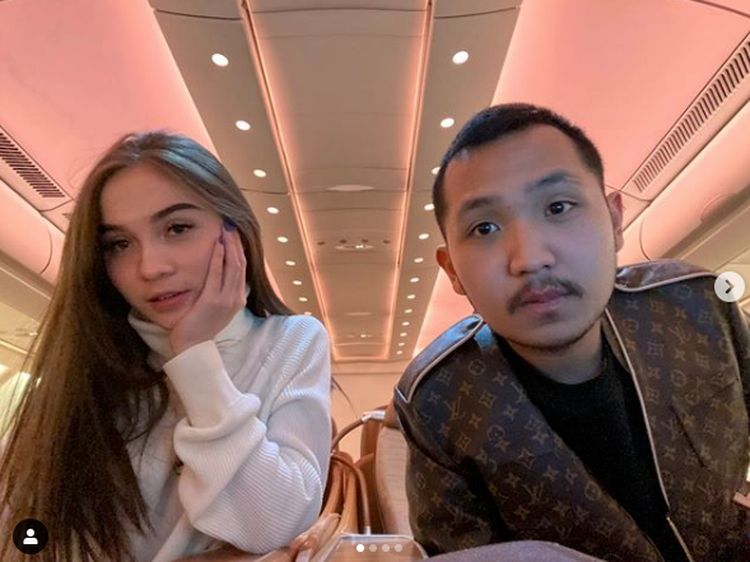 Gaya Pacaran Elina Joerg dan Kekasih, THR Mobil Mewah hingga Plesiran