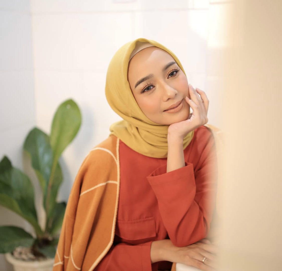 8 Warna  Hijab yang  Cocok  untuk  Kulit Sawo Matang