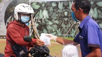 Bantuan layanan rapid test Covid-19 gratis dengan konsep drive thru dan juga pembagian masker serta hand sanitizer kepada masyarakat sebagai upaya membantu pemerintah dalam menekan penyebaran COVID-19.
