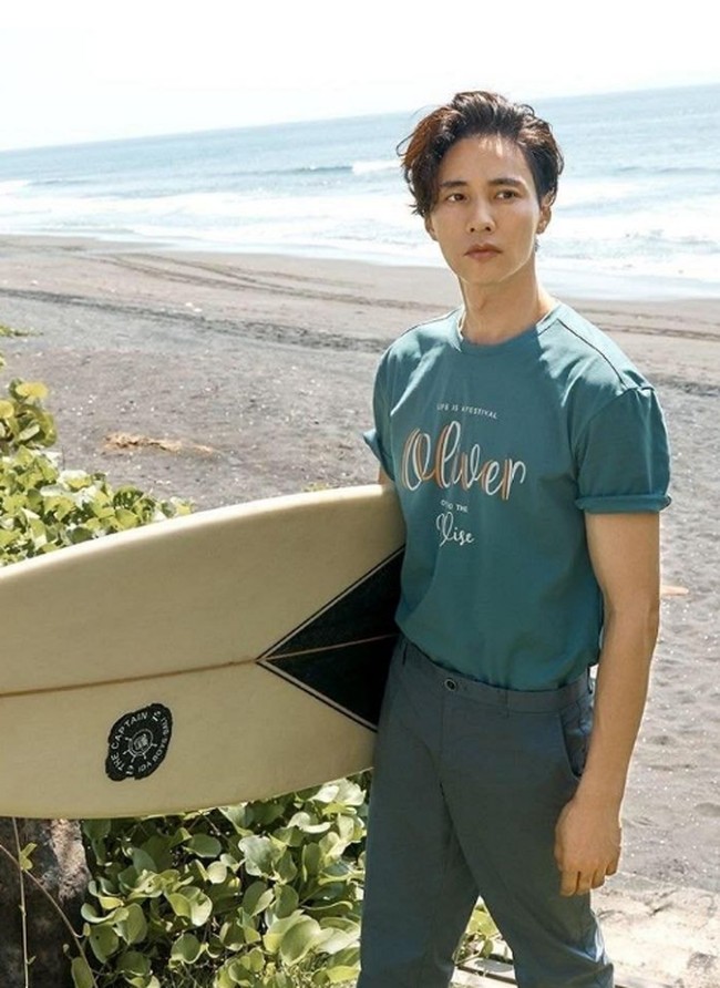 Salah satu netizen bahkan berkomentar kalau wajahnya seperti tidak  pernah menua. Dia benar-benar tidak menua. Dia benar-benar terlihat lebih muda di foto pertama, mungkin karena caranya berpakaian, tulisnya. Foto: Dok. OLZEN