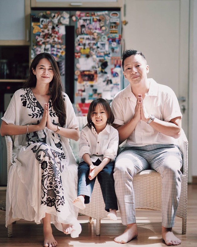 Pasangan Sabai Dieter Morscheck dan Ringgo Agus Rahman juga mengumumkan kabar bahagia kehamilan di tengah pandemi Corona. Sabai dan Ringgo menanti kelahiran anak kedua mereka. Sebelumnya, mereka telah dikaruniai seorang anak laki-laki bernama Bjorka. Foto: instagram @sabaidieter