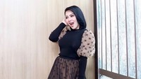 Syahrini sempat jadi sorotan selama bulan ini karena pengakuan ayah angkatnya, Laurens, dan hoax video panas mirip dirinya. Dok. Instagram/princesssyahrini