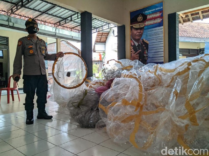 Seorang ASN di Ponorogo diperiksa polisi. Ia diduga sebagai penyandang dana pembuatan balon udara di Kecamatan Babadan.