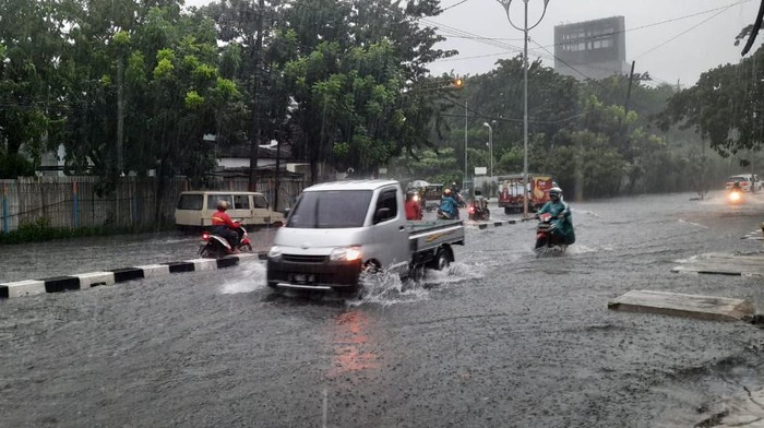 banjir di surabaya