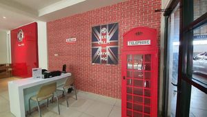 Masuk ke Diler Morris Garage di Indonesia Serasa di London