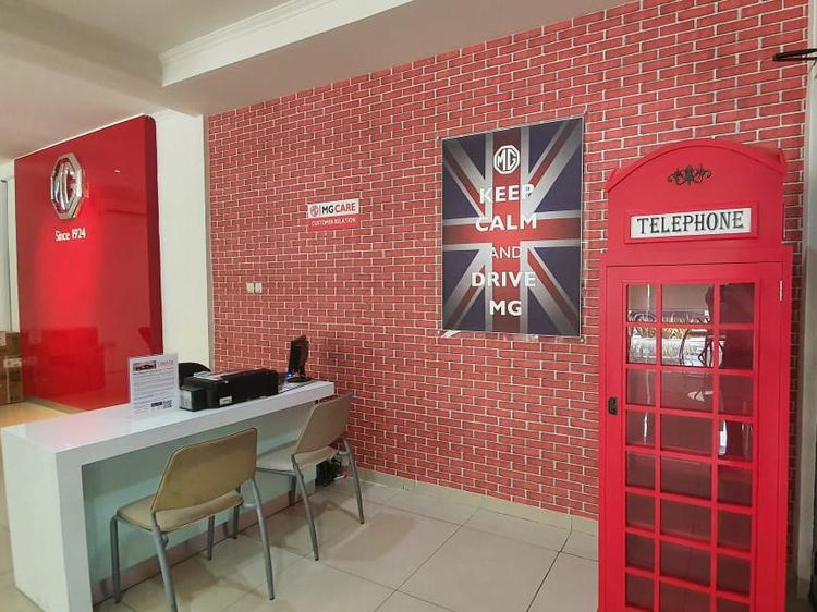 Masuk ke Diler Morris Garage di Indonesia Serasa di London