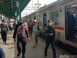 Simak Guys! Seluk-beluk KRL Saat PSBB Transisi Jakarta