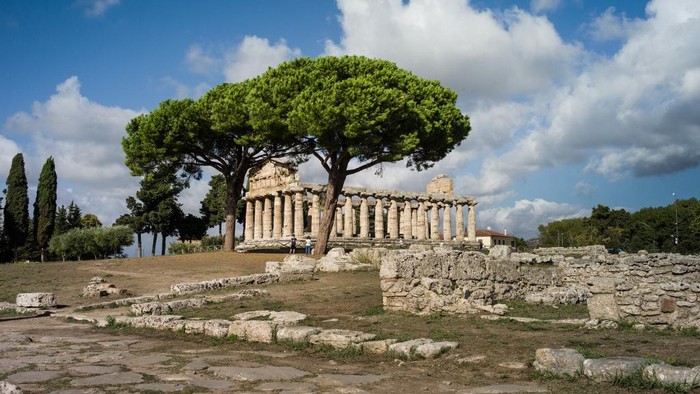 The temple of Athena is pictured on September 14, 2017 at the Paestum and Velia archeological park which contains three of the most well-preserved ancient Greek temples in the world,  in Capaccio-Paestum, near Naples. (Photo by Guillaume BAPTISTE / AFP)