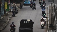 Aksi lawan arah tersebut kerap dilakukan pemotor di saat jam-jam sibuk.