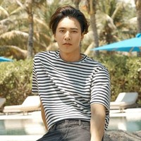 OLZEN mengeluarkan koleksi untuk Spring/Summer 2020. Koleksinya terdiri dari kemeja linen, kaus berbahan katun, celana chino, setelan jas hingga jeans. Foto: Dok. OLZEN